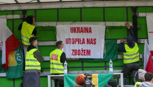Протест польських фермерів на кордоні з Німеччиною - на дорогах утворилися великі затори Протест польських фермерів на кордоні з Німеччиною - на дорогах утворилися великі затори