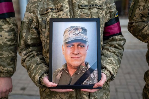 Львів попрощався із захисниками Ігорем Груником та Сергієм Кушніром
Львів попрощався із захисниками Ігорем Груником та Сергієм Кушніром