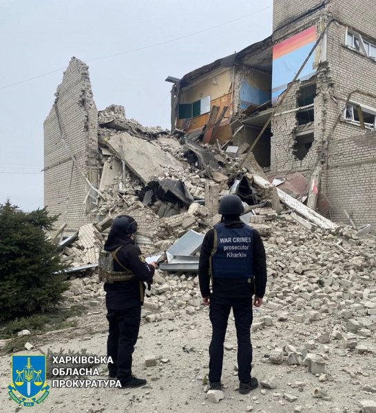В Ізюмі внаслідок нічної атаки росіян пошкоджено гімназію. Охоронець дістав поранення
В Ізюмі внаслідок нічної атаки росіян пошкоджено гімназію. Охоронець дістав поранення