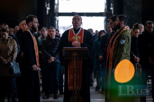 Львів попрощався із захисниками Ігорем Груником та Сергієм Кушніром
Львів попрощався із захисниками Ігорем Груником та Сергієм Кушніром