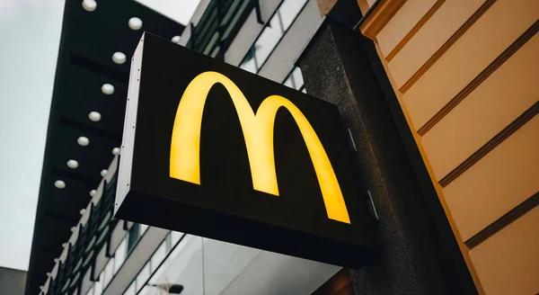 McDonald's увеличил выручку в Украине в 4 раза
McDonald's увеличил выручку в Украине в 4 раза