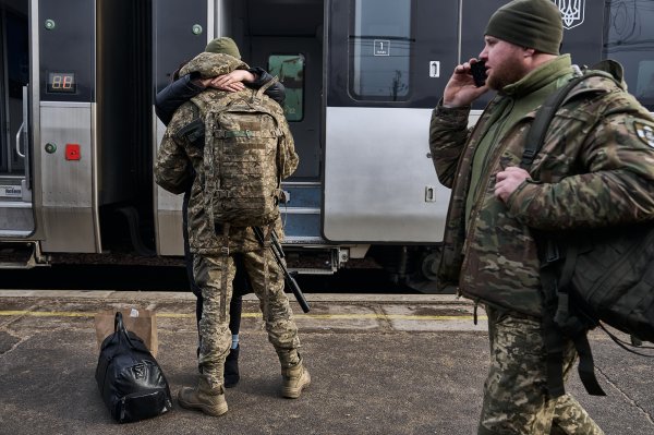 Мобилизация в Украине. Как Рада работает над законопроектом и к чему готовиться
Мобилизация в Украине. Как Рада работает над законопроектом и к чему готовиться