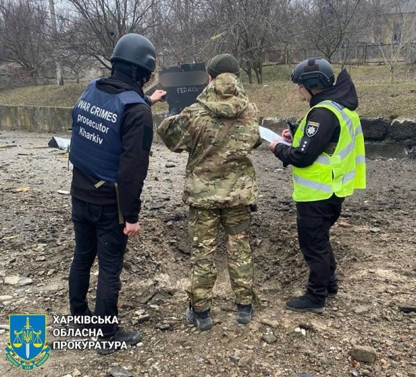 В Ізюмі внаслідок нічної атаки росіян пошкоджено гімназію. Охоронець дістав поранення
В Ізюмі внаслідок нічної атаки росіян пошкоджено гімназію. Охоронець дістав поранення