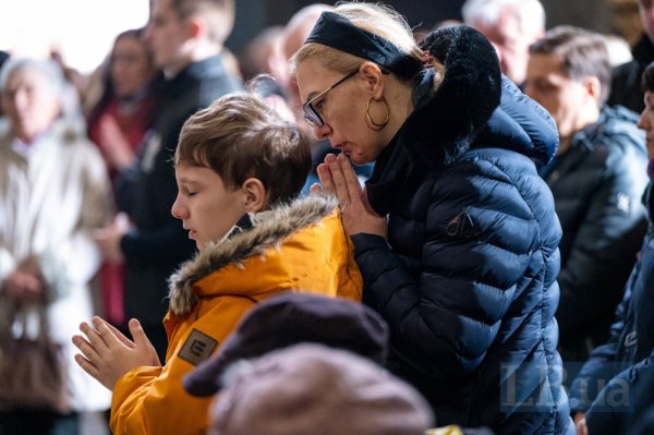 Львів попрощався із захисниками Ігорем Груником та Сергієм Кушніром
Львів попрощався із захисниками Ігорем Груником та Сергієм Кушніром