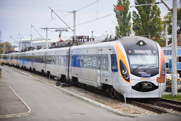 "Укрзалізниця" призначила додатковий потяг на популярний напрям на пікові дати березня "Укрзалізниця" призначила додатковий потяг на популярний напрям на пікові дати березня