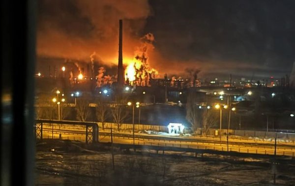 Куйбышевский НПЗ отключил основную установку после удара дрона, - Reuters
Куйбышевский НПЗ отключил основную установку после удара дрона, - Reuters
