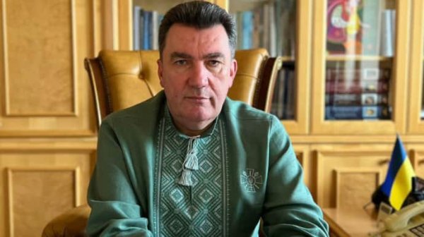 После увольнения Данилов поблагодарил Зеленского за доверие После увольнения Данилов поблагодарил Зеленского за доверие