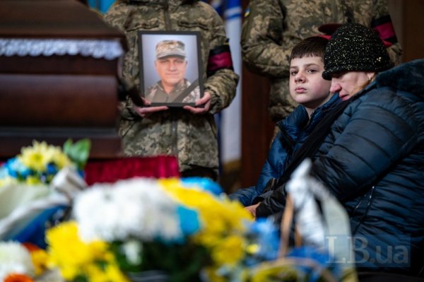 Львів попрощався із захисниками Ігорем Груником та Сергієм Кушніром
Львів попрощався із захисниками Ігорем Груником та Сергієм Кушніром