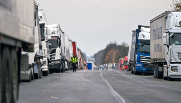 Польські фермери заблокували рух вантажівок у пункті пропуску «Угринів» Польські фермери заблокували рух вантажівок у пункті пропуску «Угринів»