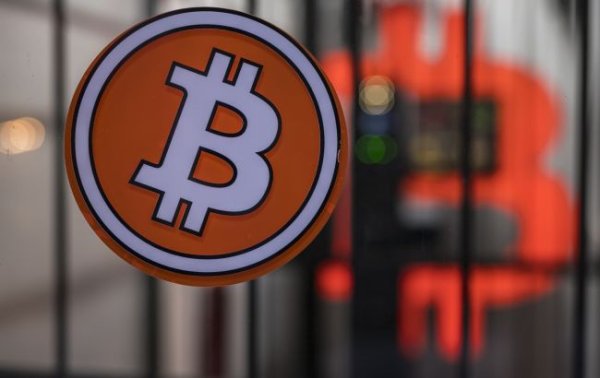 Биткойн обновил исторический максимум, превысив отметку 70 тысяч долларов
Биткойн обновил исторический максимум, превысив отметку 70 тысяч долларов