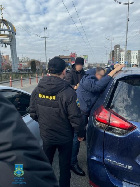 Директора департаменту Укрнафти спіймали на хабарі за користування землею компанії Директора департаменту Укрнафти спіймали на хабарі за користування землею компанії