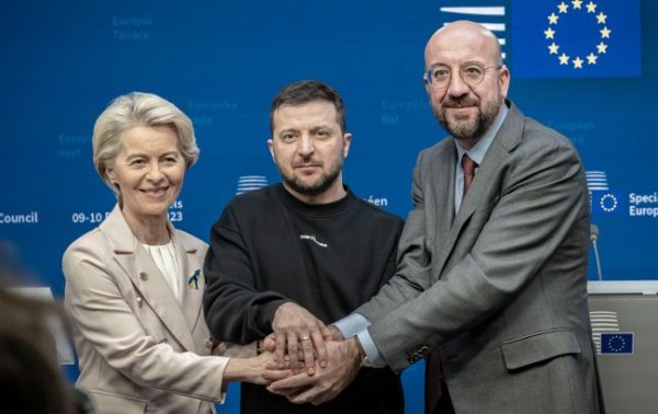 Евросоюз пообещал Украине 50 млрд евро. Деньги дают под реформы с жестким контролем
Евросоюз пообещал Украине 50 млрд евро. Деньги дают под реформы с жестким контролем