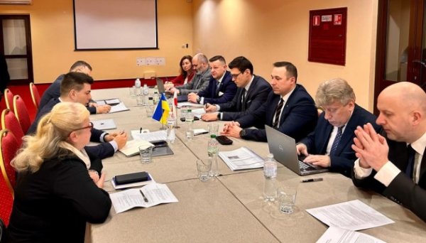 Україна і Польща близькі до підписання угоди про спільний митний та прикордонний контроль Україна і Польща близькі до підписання угоди про спільний митний та прикордонний контроль