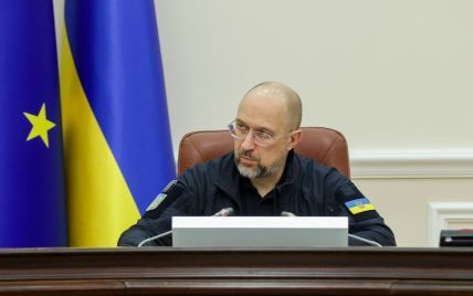 Стали известны доходы Шмыгаля за 2023 год: задекларировал чуть меньше миллиона гривен, его жена – в восемь раз больше
Стали известны доходы Шмыгаля за 2023 год: задекларировал чуть меньше миллиона гривен, его жена – в восемь раз больше