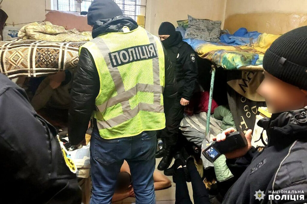 Злочинці продовжують грабувати українців не виходячи з в’язниць: викрито небезпечну схему