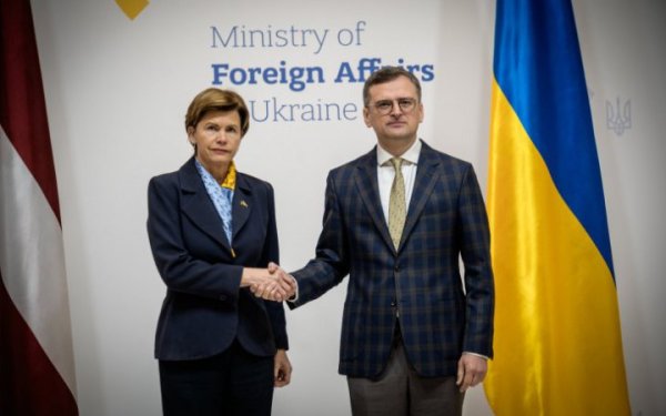 Дмитро Кулеба: компанії України і Латвії мають великий потенціал для нарощування виробництва ударних БпЛА
Дмитро Кулеба: компанії України і Латвії мають великий потенціал для нарощування виробництва ударних БпЛА