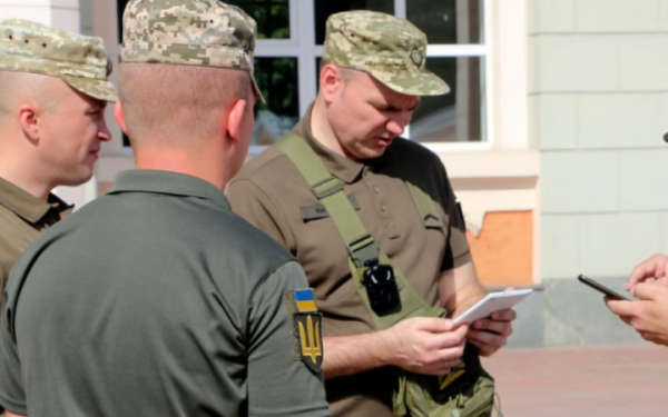У Києві чоловік з ножем напав на представників ТЦК, – ОК “Північ”
У Києві чоловік з ножем напав на представників ТЦК, – ОК “Північ”