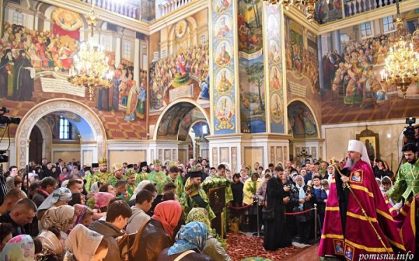 Митрополит Епіфаній на Вербну неділю відслужив святкову літургію в Успенському соборі Київської Лаври
Митрополит Епіфаній на Вербну неділю відслужив святкову літургію в Успенському соборі Київської Лаври