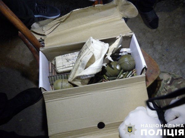 У мешканця Херсонщини вилучили гранати та набої
У мешканця Херсонщини вилучили гранати та набої