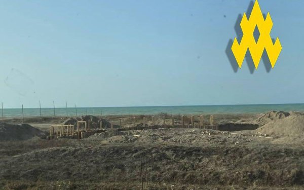 За два місяці російські окупанти збудували на узбережжі Чорного моря в Криму понад 100 км інженерно-фортифікаційних споруд
За два місяці російські окупанти збудували на узбережжі Чорного моря в Криму понад 100 км інженерно-фортифікаційних споруд
