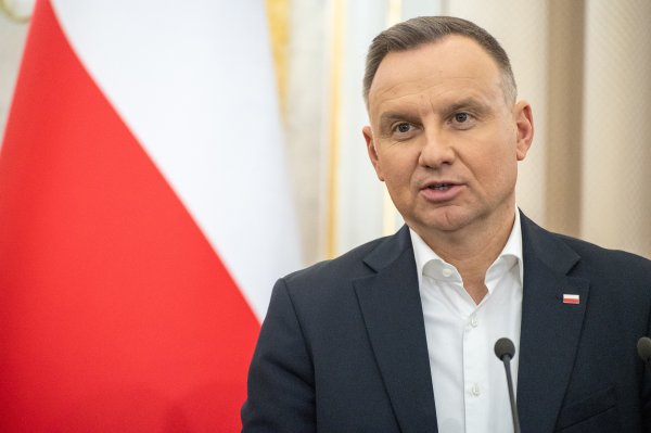 Почему Польша поднимает истребители во время атак РФ по Украине, но не "включает" ПВО
Почему Польша поднимает истребители во время атак РФ по Украине, но не "включает" ПВО