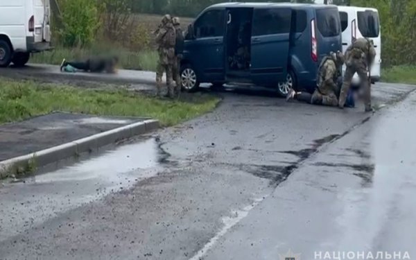 Підозрюваних у розстрілі поліцейських на Вінниччині перевіряють на причетність до діяльності ДРГ
Підозрюваних у розстрілі поліцейських на Вінниччині перевіряють на причетність до діяльності ДРГ