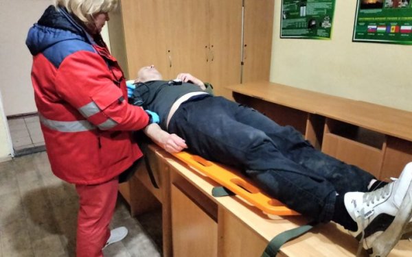 Прикордонники допомогли чоловіку, який намагався втекти в Молдову і зламав ногу
Прикордонники допомогли чоловіку, який намагався втекти в Молдову і зламав ногу