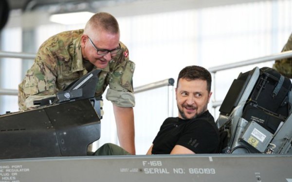 Зеленський заявив, що цього року Україна отримає від союзників 10% від необхідної кількості винищувачів F-16
Зеленський заявив, що цього року Україна отримає від союзників 10% від необхідної кількості винищувачів F-16