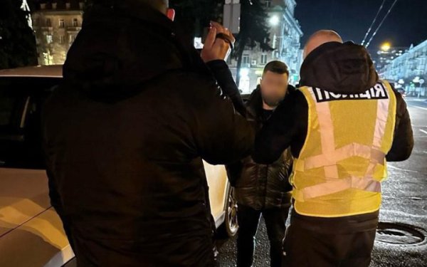 Обвинувачений у спробі дати хабар чиновникам "Укргазвидобування" визнав провину і просить перерахувати гроші ЗСУ
Обвинувачений у спробі дати хабар чиновникам "Укргазвидобування" визнав провину і просить перерахувати гроші ЗСУ