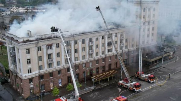 В Днепре 20 апреля объявили траур по погибшим в результате удара РФ В Днепре 20 апреля объявили траур по погибшим в результате удара РФ