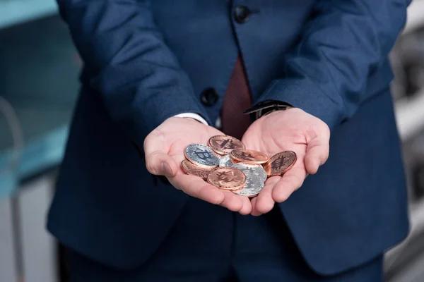 Анализ деклараций: Какие криптовалюты есть у депутатов и сколько биткоинов у прокуроров
Анализ деклараций: Какие криптовалюты есть у депутатов и сколько биткоинов у прокуроров