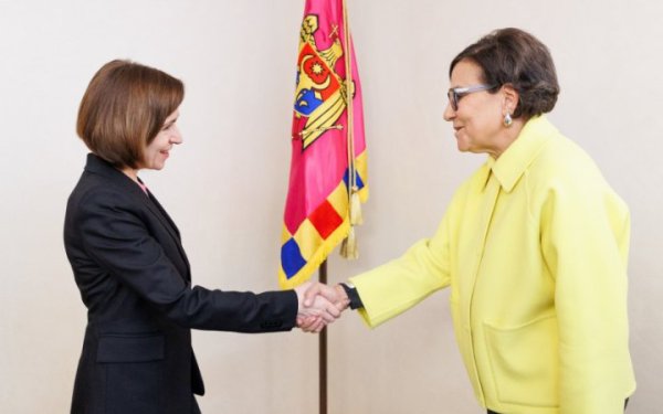 Президентка Молдови зустрілася із спецпредставницею США щодо відновлення України
Президентка Молдови зустрілася із спецпредставницею США щодо відновлення України