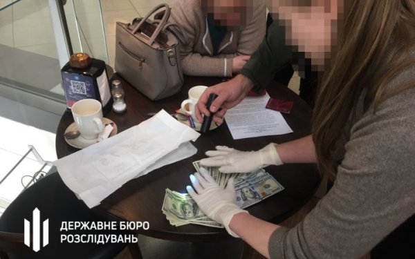 У Львові начальниця відділення лікарні встановлювала фіктивну інвалідність військовозобов’язаним, – ДБР
У Львові начальниця відділення лікарні встановлювала фіктивну інвалідність військовозобов’язаним, – ДБР