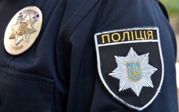 На Луганщині правоохоронці потрапили під обстріл, коли роздавали гуманітарну допомогу
На Луганщині правоохоронці потрапили під обстріл, коли роздавали гуманітарну допомогу