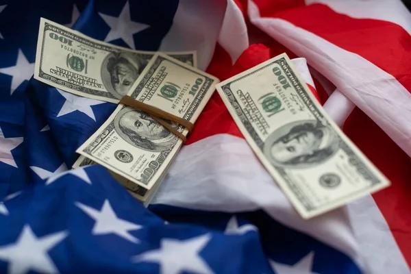 Аналитики снизили оценку вероятности рецессии в США до минимума за два года
Аналитики снизили оценку вероятности рецессии в США до минимума за два года