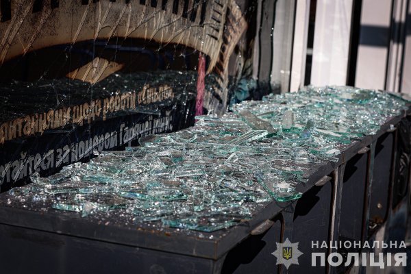 Росія двічі вдарила ракетами по Запоріжжі, є загиблі і понад 20 поранених (оновлення)
Росія двічі вдарила ракетами по Запоріжжі, є загиблі і понад 20 поранених (оновлення)