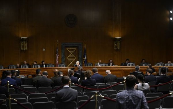 Сенат США одобрил законопроект о помощи Украине
Сенат США одобрил законопроект о помощи Украине