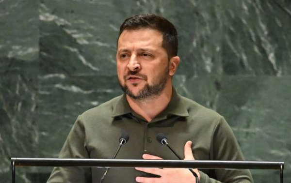 Зеленский назвал возможный вариант привлечения западных войск к защите Украины
Зеленский назвал возможный вариант привлечения западных войск к защите Украины