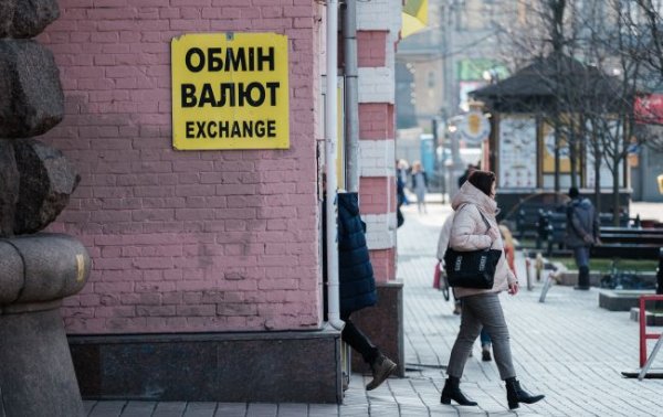 Доллар дешевеет в начале недели: актуальные курсы в обменных пунктах
Доллар дешевеет в начале недели: актуальные курсы в обменных пунктах
