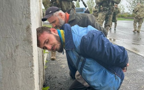 Расстрел полиции. Подозреваемые хотели сбежать из Украины и назвали причину нападения
Расстрел полиции. Подозреваемые хотели сбежать из Украины и назвали причину нападения