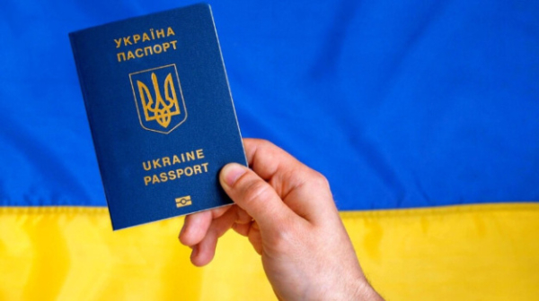 Украинцам объяснили, кто сможет получить документы за границей
Украинцам объяснили, кто сможет получить документы за границей