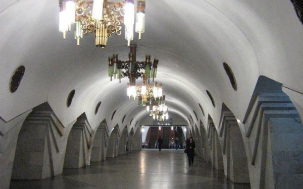 У Харкові дерусифікували дві станції метро та понад 350 інших назв
У Харкові дерусифікували дві станції метро та понад 350 інших назв