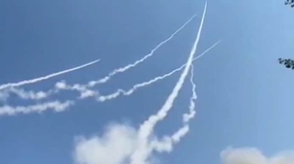 РФ ударила по пригороду Сум, на Днепропетровщине ПВО сбила авиационную ракету РФ ударила по пригороду Сум, на Днепропетровщине ПВО сбила авиационную ракету