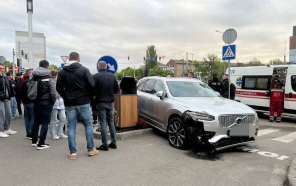 В Броварах глава РГА устроил пьяное ДТП с пострадавшими: все детали
В Броварах глава РГА устроил пьяное ДТП с пострадавшими: все детали
