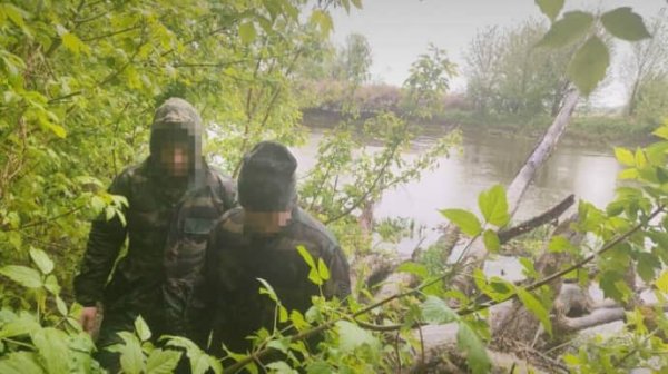Переплыли реку, чтобы вернуться в Украину: ГПСУ задержала двух мужчин Переплыли реку, чтобы вернуться в Украину: ГПСУ задержала двух мужчин