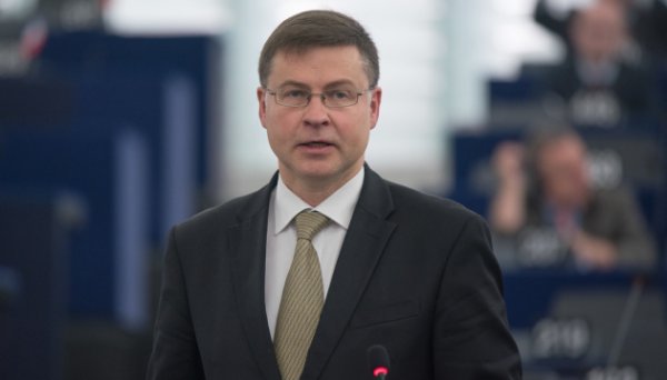G7 розглядає $300 мільярдів заморожених активів РФ як заставу для кредитів Україні - Домбровскіс G7 розглядає $300 мільярдів заморожених активів РФ як заставу для кредитів Україні - Домбровскіс