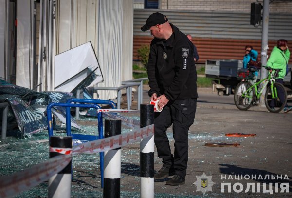 Росія двічі вдарила ракетами по Запоріжжі, є загиблі і понад 20 поранених (оновлення)
Росія двічі вдарила ракетами по Запоріжжі, є загиблі і понад 20 поранених (оновлення)