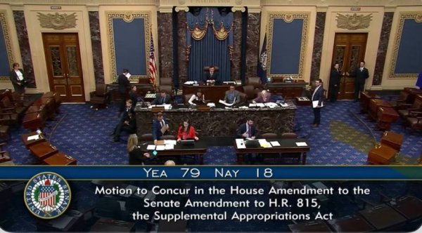 Сенат США одобрил законопроект о помощи Украине
Сенат США одобрил законопроект о помощи Украине