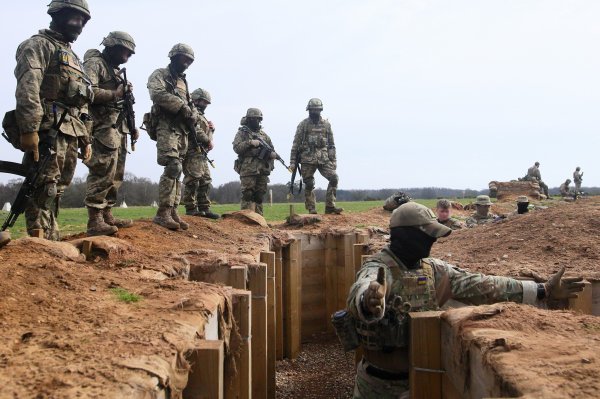 Інструктори із Данії навчають українських військових у Великобританії
Інструктори із Данії навчають українських військових у Великобританії
