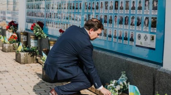 МИД Финляндии оправдалось за отредактированное фото с министром в Киеве МИД Финляндии оправдалось за отредактированное фото с министром в Киеве